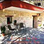 Giorgos Apartments. *